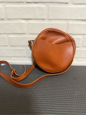 Portland Leather Goods Circle Crossbody Bag Cognac Brown Leather